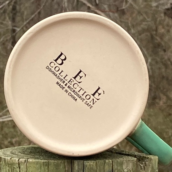 Adorable Bee Collection Stoneware Mug! - Picture 8 of 9